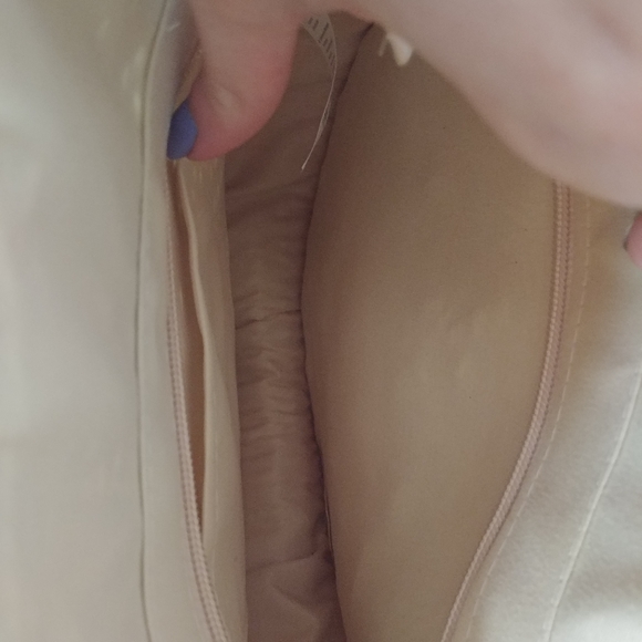 Round Raffia Crossbody Bag - Picture 3 of 3